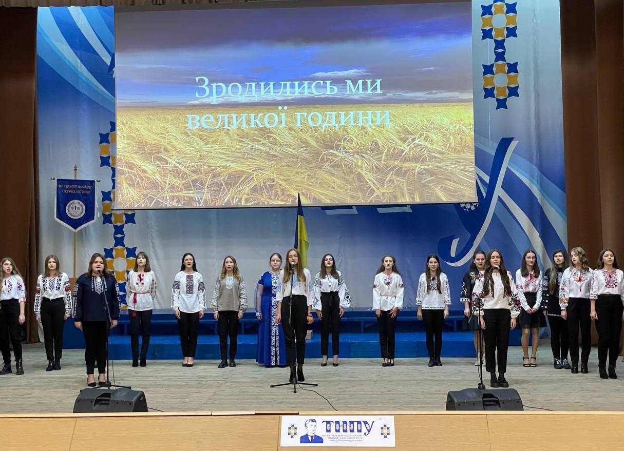 Майстерне виконання пісні 'Йшли селом, йшли селом партизани'